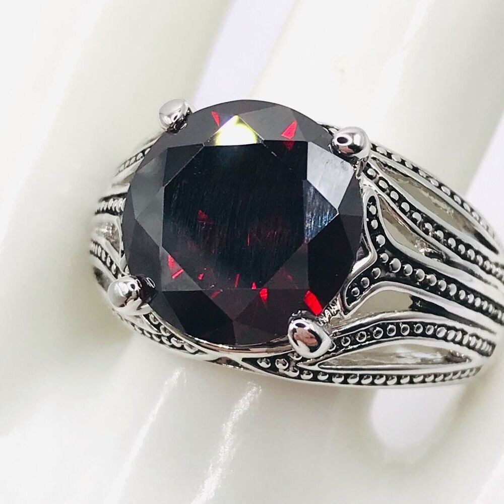 Premier Designs crimson chunky ring size 7.5
